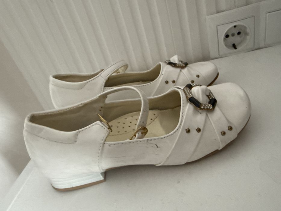 Продам НОВЫЕ кроссовки Kuromi