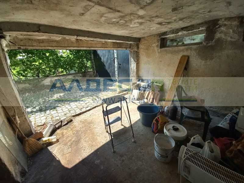 Еднофамилна къща в Банкя!