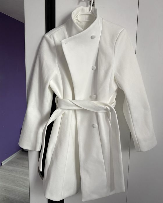 Дамско бяло палто