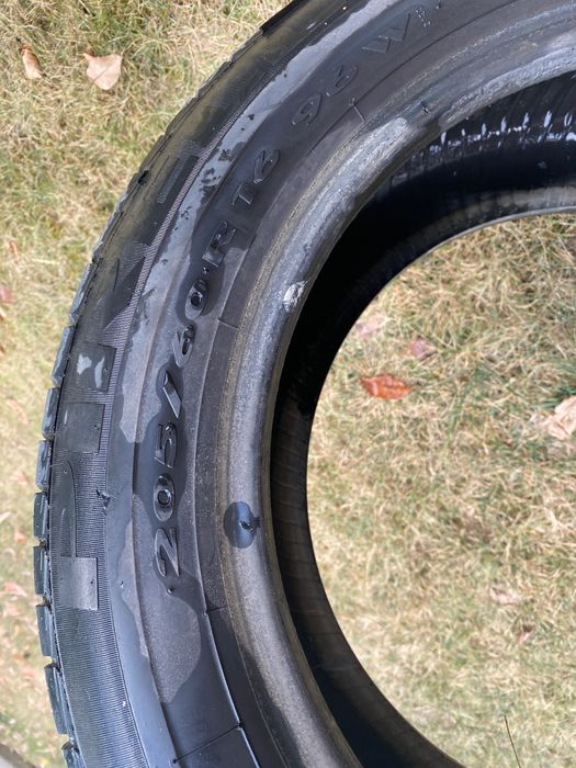 Vând 2 cauciucuri R 16 205/60