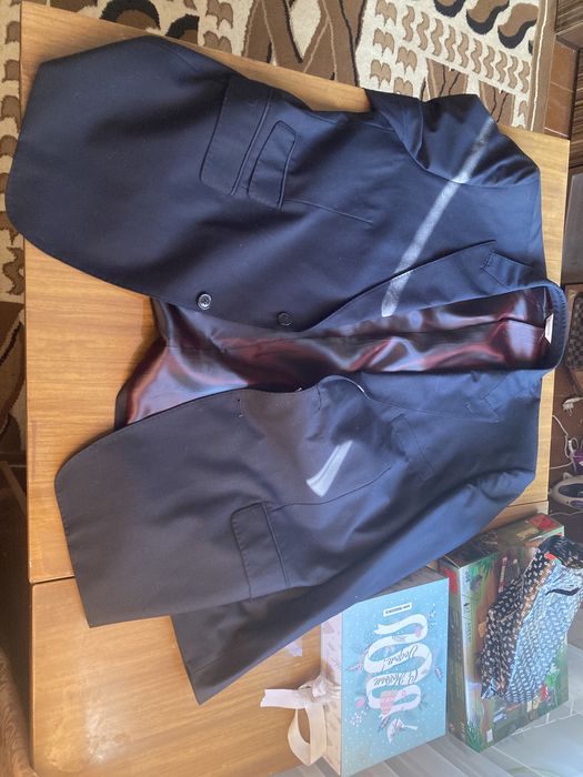 Продам строгий костюм Gino Valentino Milano