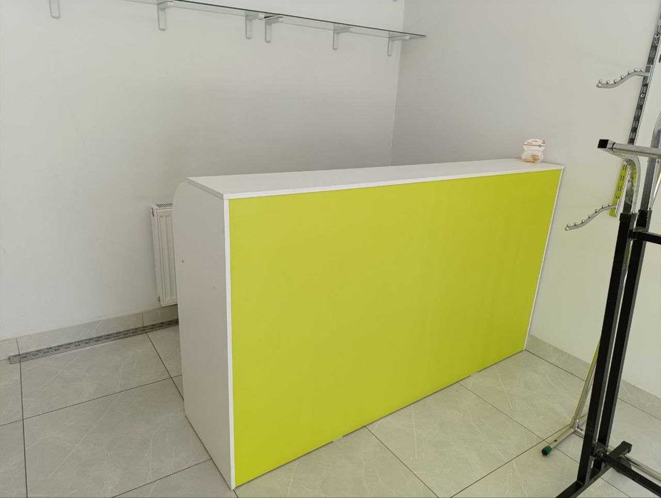 Мебель из магазина детской одежды