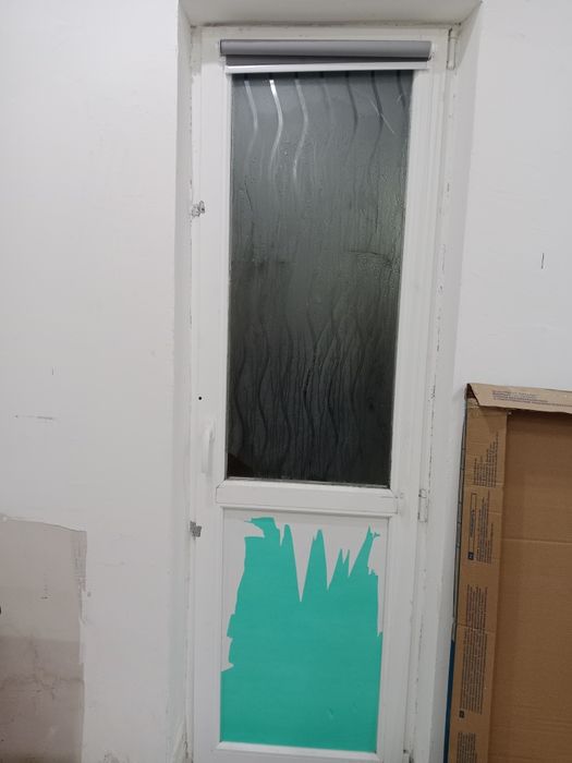 Продам пластиковый дверь