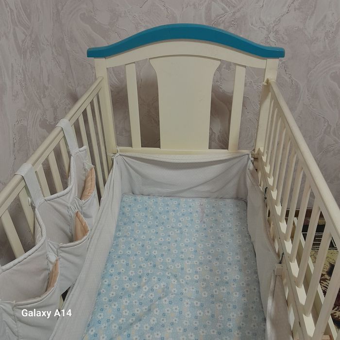 Продается кроватка детская деревянная .производства дубай.