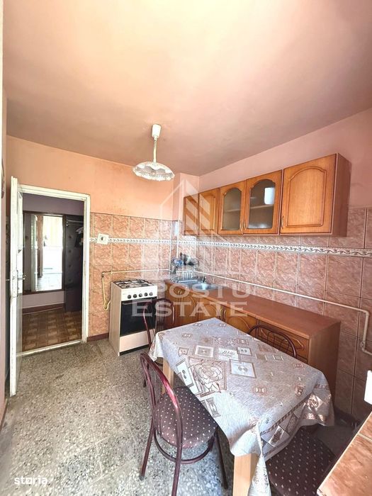 Apartament de vanzare cu 3 camere, 2 bai, 2 balcoane, zona Soarelui