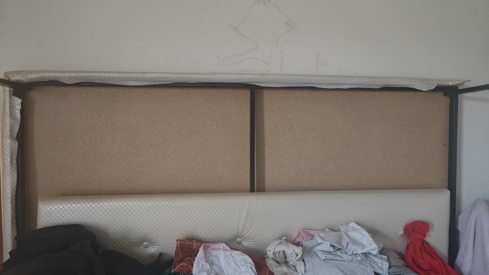 Кровать без матраса