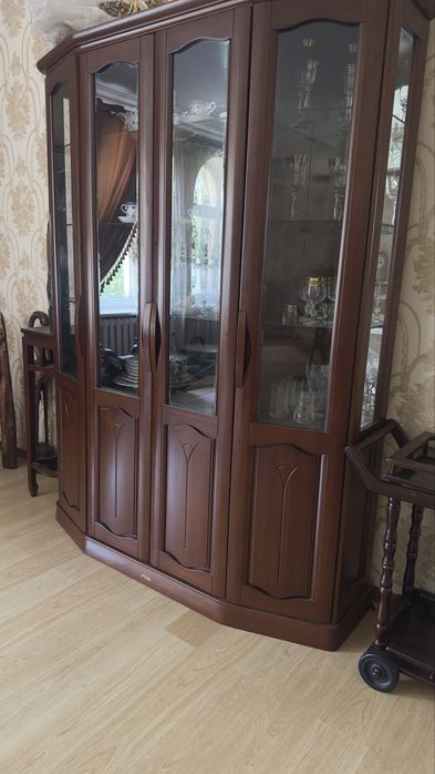 Продам мебель и предметы интерьера в классическом стиле