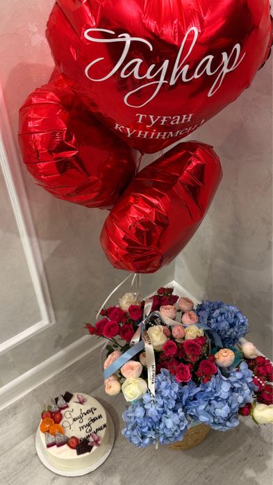 Букет цветов на корзинке