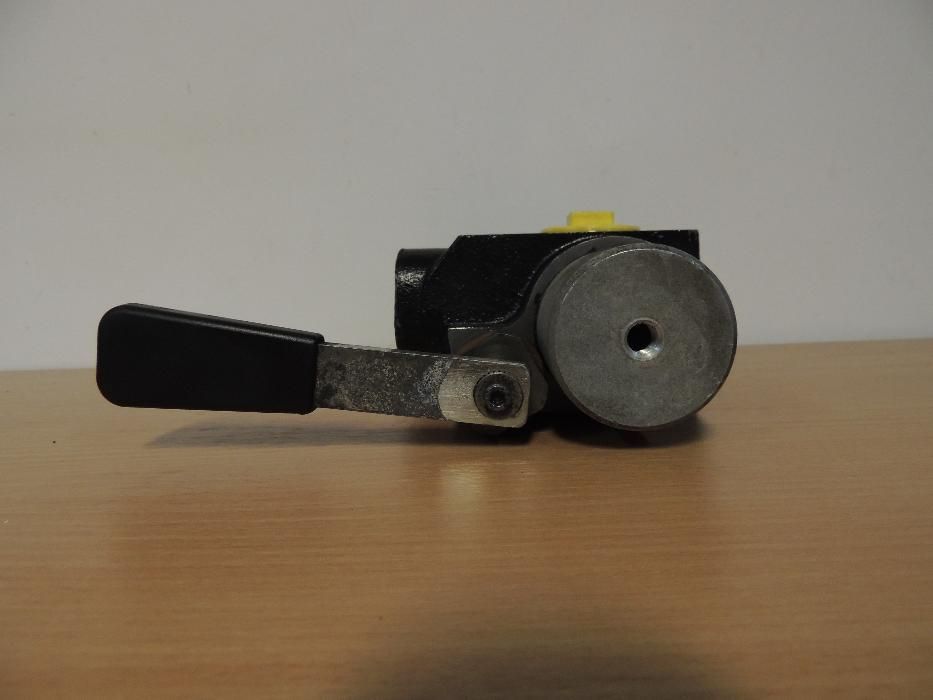 Distribuitor hidraulic basculare camion pilotat pneumatic