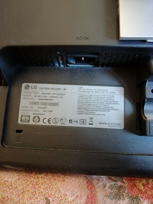 LG FLATRON W2242BP с тунер