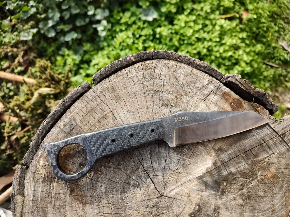 Нож от премиум стомана...