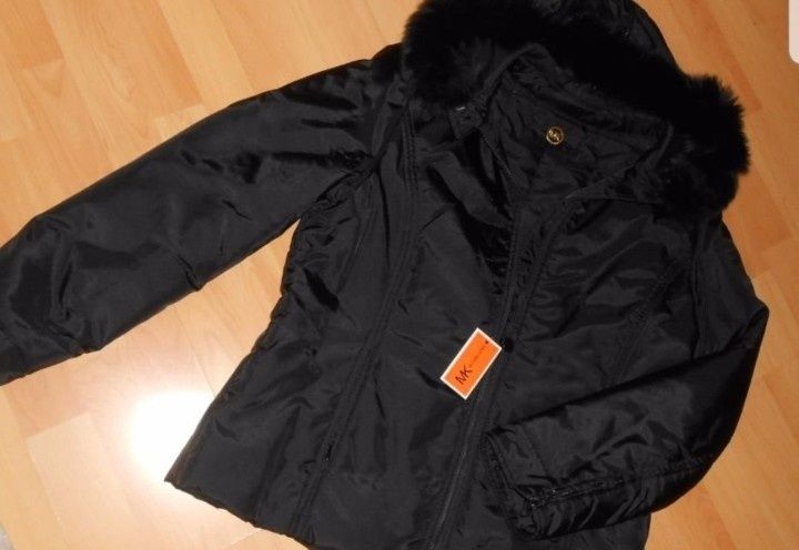 Geaca dama matlasata,sezonul rece,gluga blanita naturala