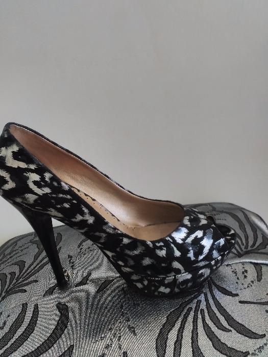 Елегантни сандали 39-40 номер