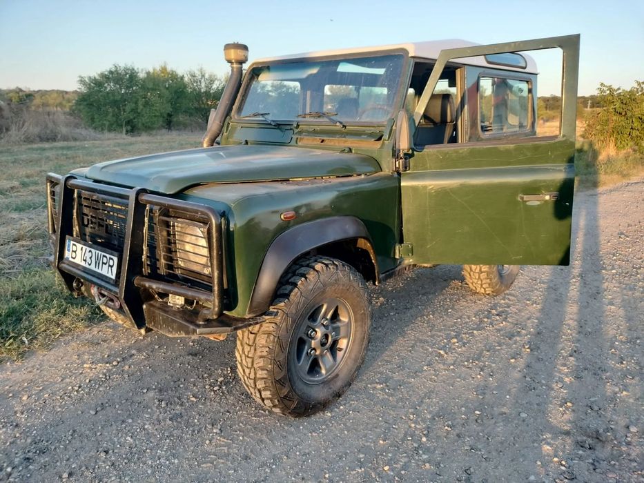 Land Rover Defender 2004 diesel, 11.320 € — imagine 4