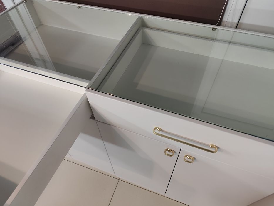 Витрина белая МДФ