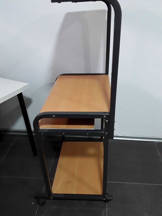 Бюро с надстройка