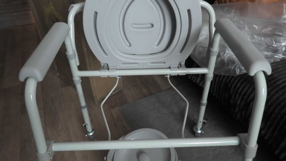 Кресло с санитарным оснащением