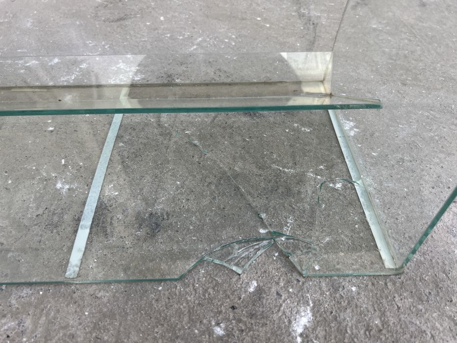 Стеклянная мини витрина для рекламы жевачки сигарет