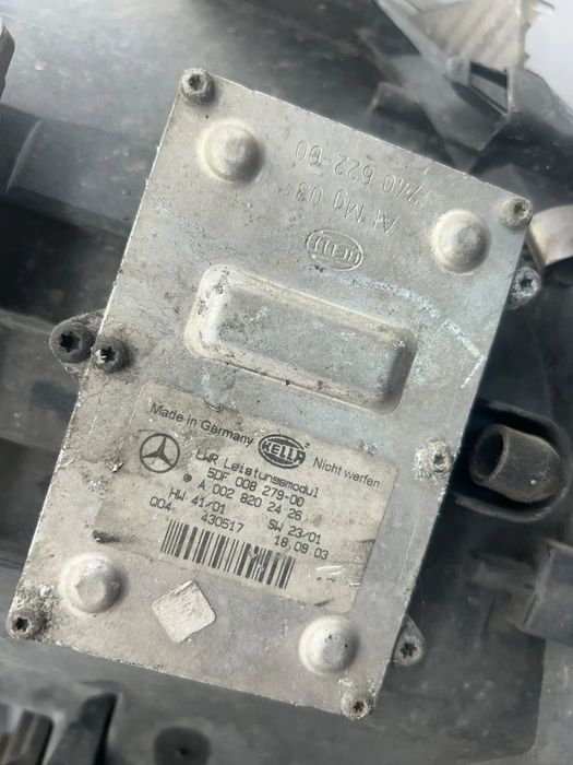 Far dreapta cu Xenon 15436001 Mercedes-Benz E-Class 2006