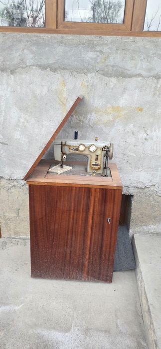 Тикув машинаси сотилади.