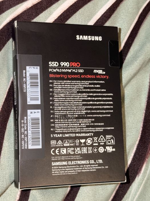 Vând Samsung 990 PRO 1TB PCIe 4.0 NVMe M.2 SSD.