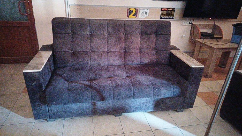 Divan sotiladi Srochniy 700mingdan