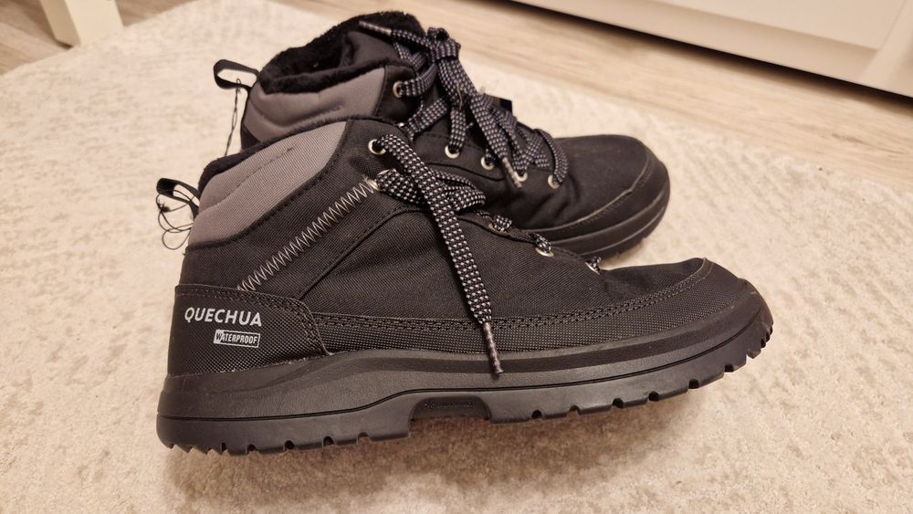 Încălțări/ ghete waterproof NOI, marime 41, negre