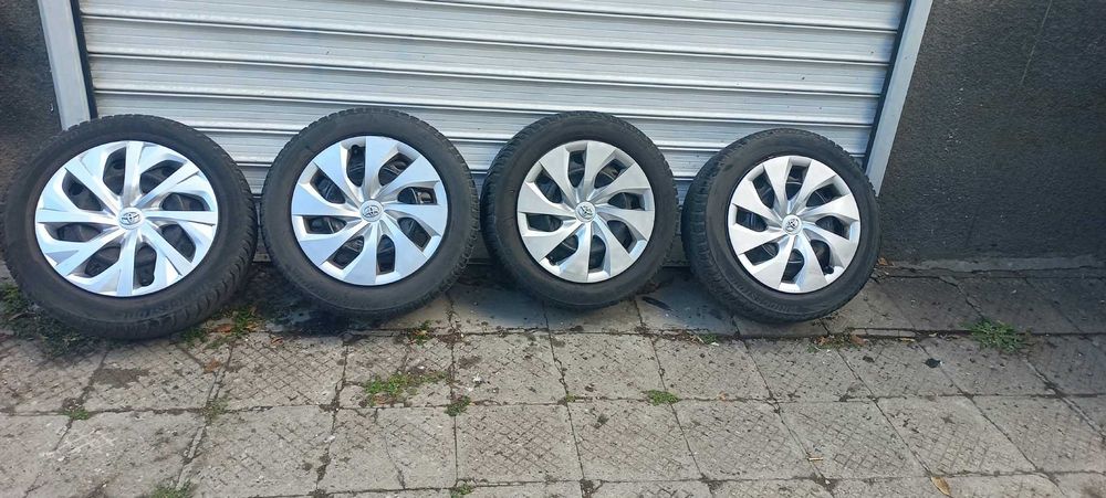 Зимни гуми Bridgestone с железни джанти и оригинални тасове за Тoyota Corolla
