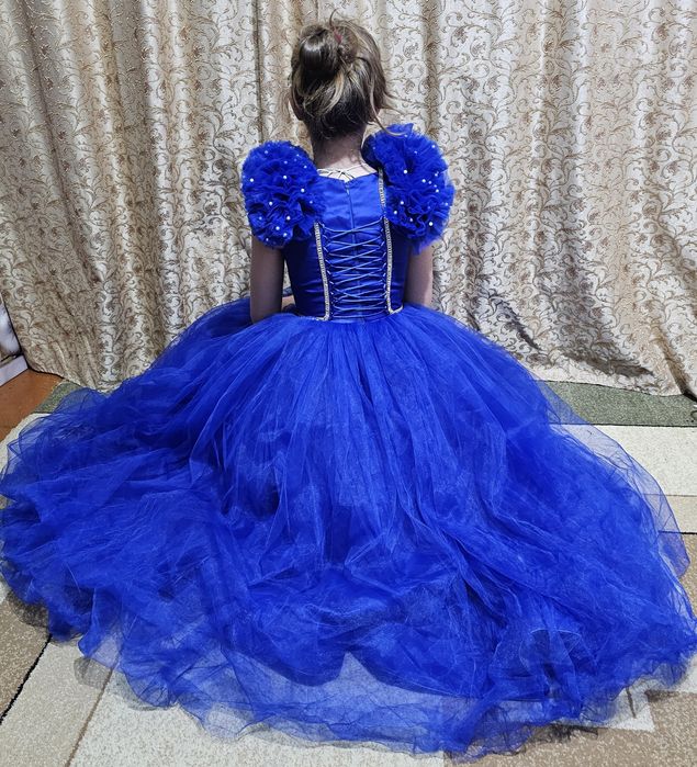 Продам платье праздничное