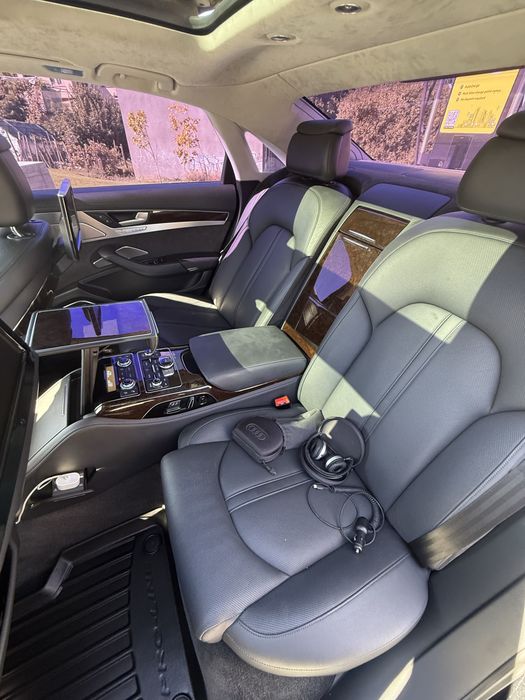Audi A8 L   2016