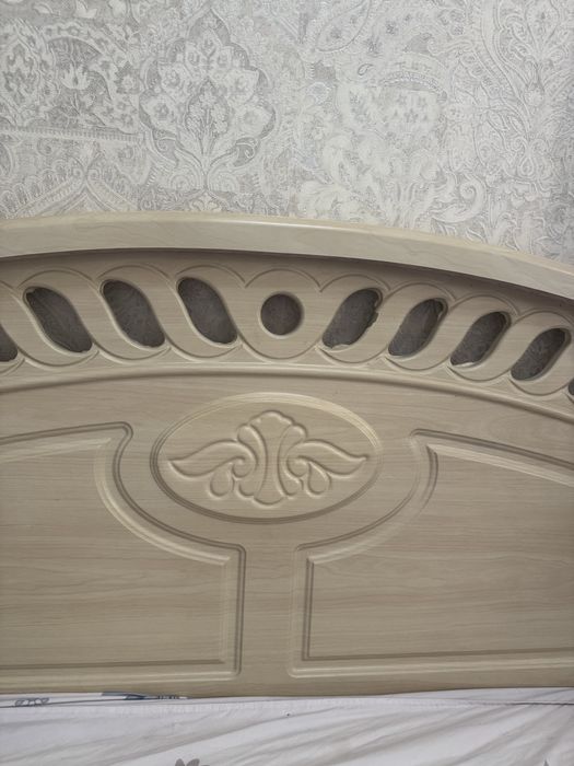 Двуспальная кровать 180×200 Keng Makon в хорошем состоянии