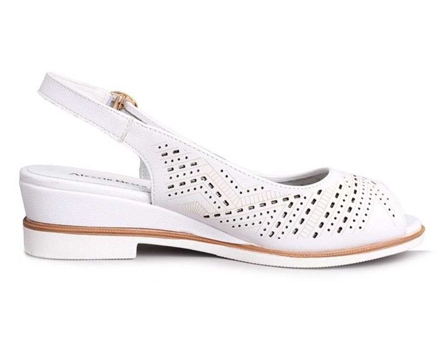 Продам новые босоножки.