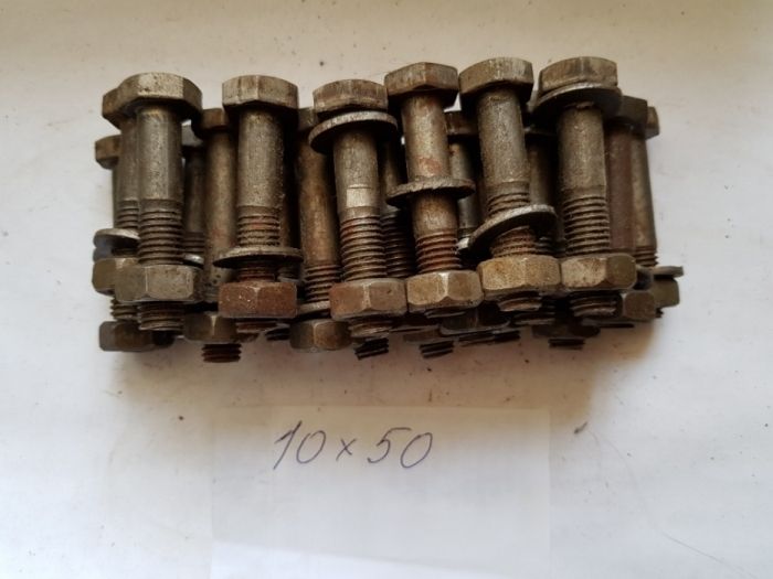 Болты с гайками в комплекте