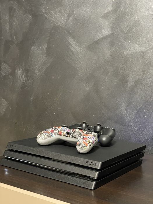PlayStation 4 Pro 1TB + 2 Controllere (Controller Custom TMR anti stick-drift)