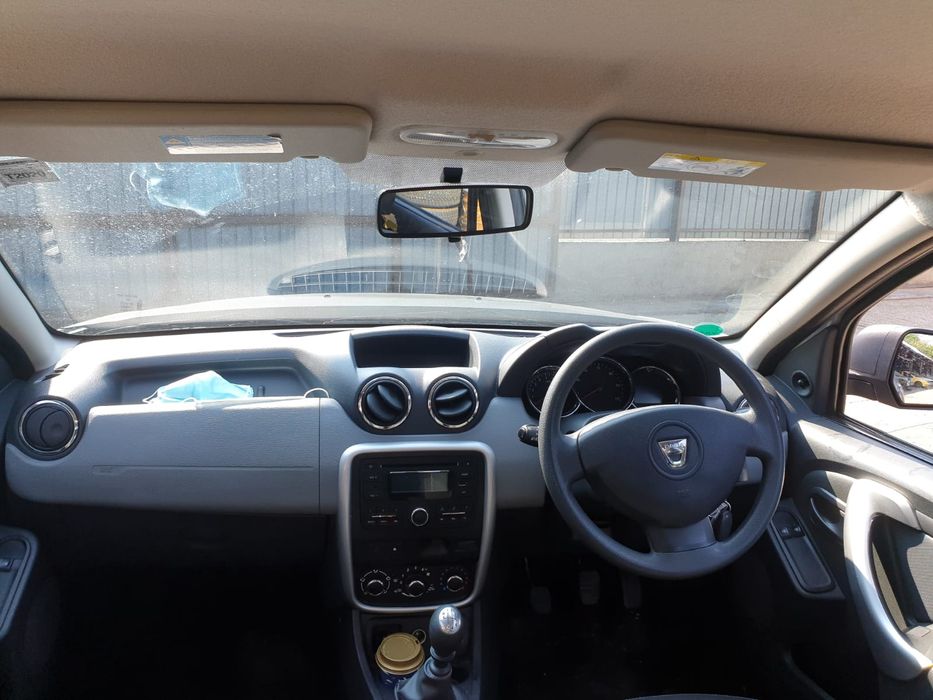 Dezmembrez Dacia Duster usi aripi haion capota