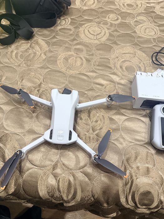 Продавам DJI Mini 3 Fly More Combo