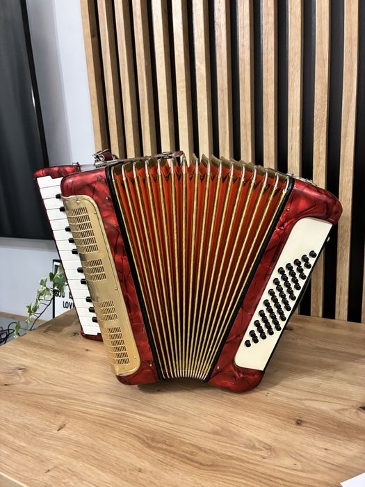 Acordoeon Hohner cu 40 de basi