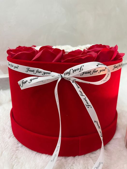 Кутии с рози, подарък за всеки повод