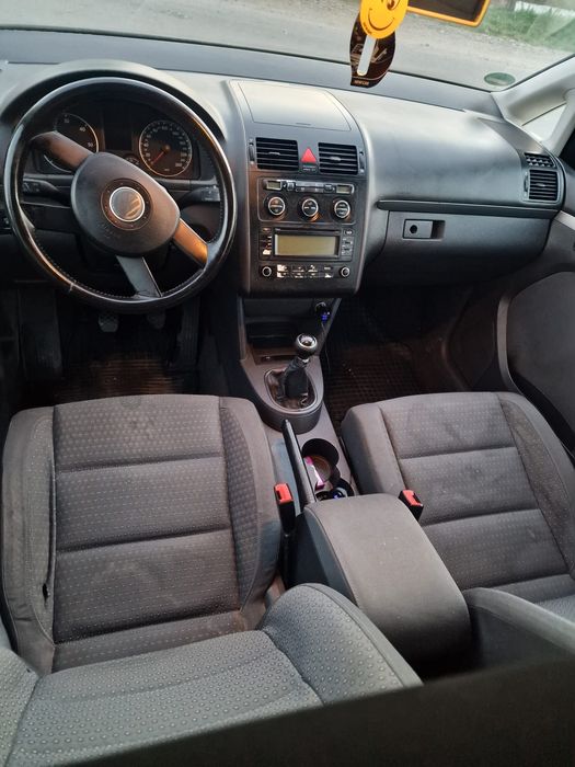 VOLKSWAGEN Touran 2004 — imagine 3