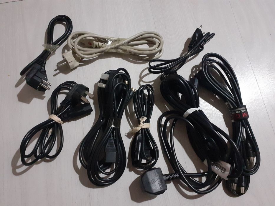 Шнуры кабель для компьютера.