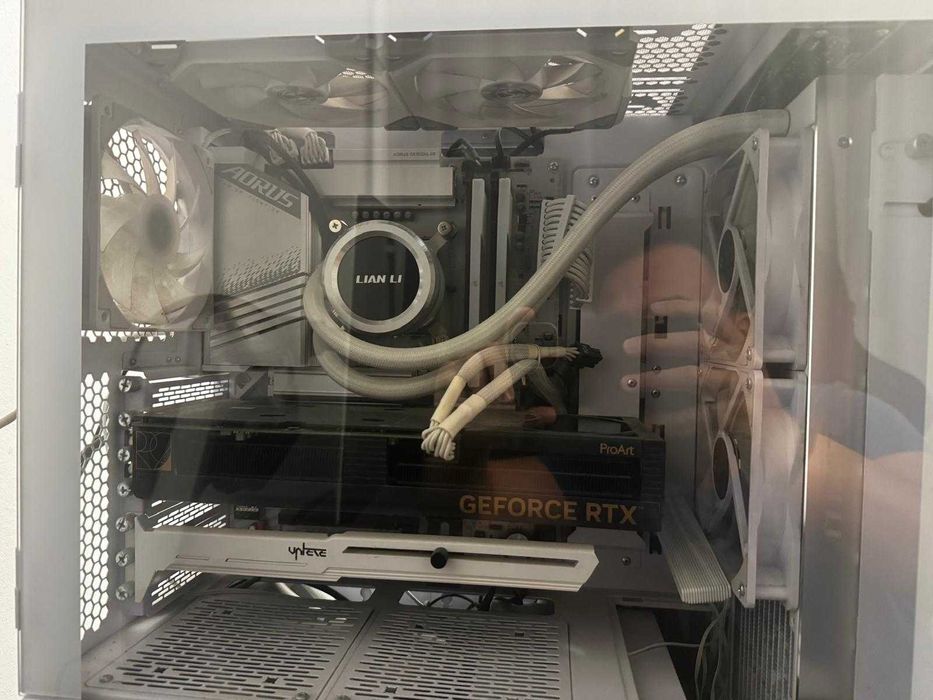 Full Setup Gaming: PC i7-14700K / RTX 4060 Ti + Monitor Alienware 240Hz + Periferice + UPS + Birou & Scaun