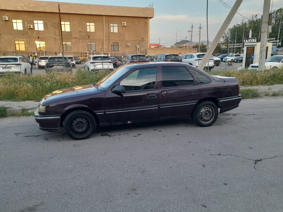 Opel vectra 1.8л