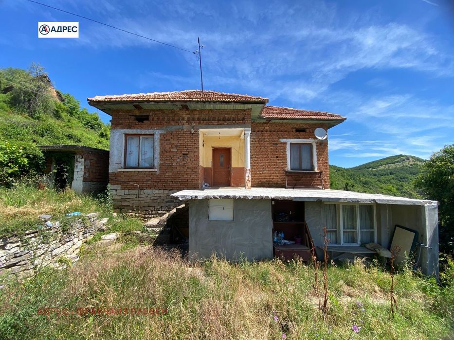 Къща в Враца, област-с.Кален площ 164 цена 28000