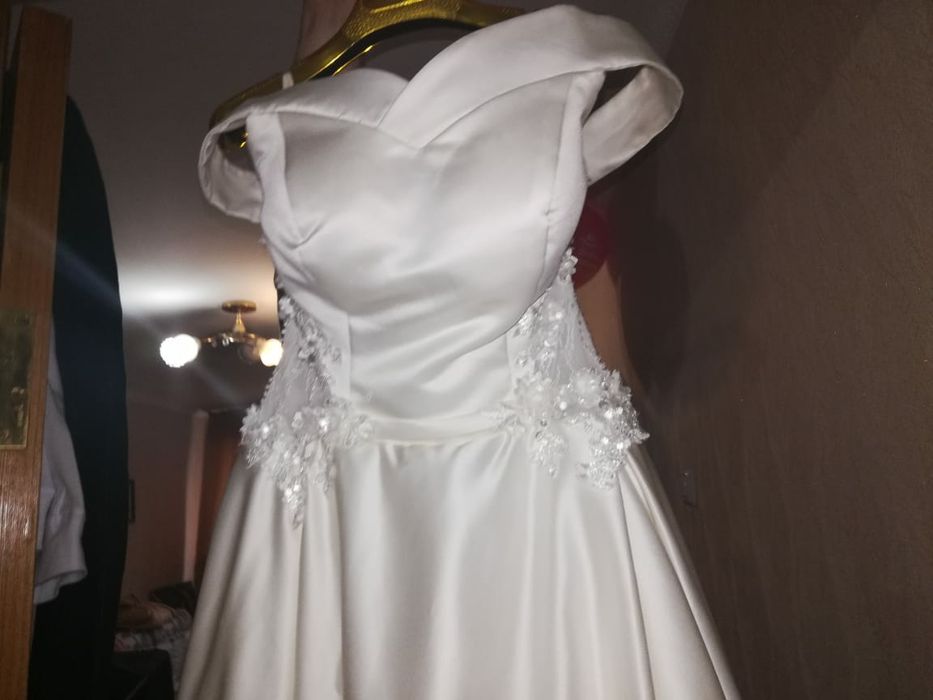 Продам свадебное платье цвет айвори.