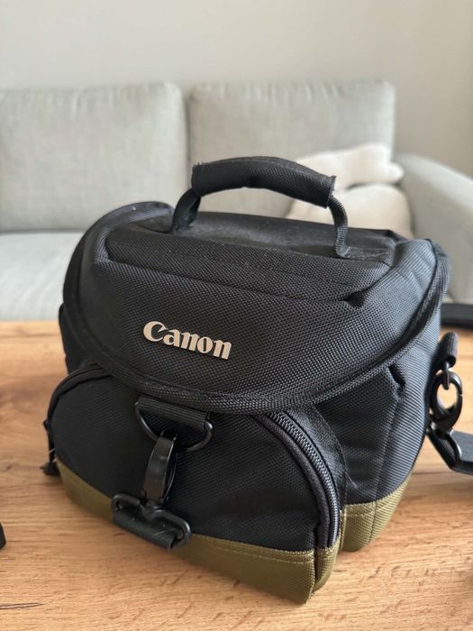 DSLR фотоапарат Canon EOS 700 D с обектив