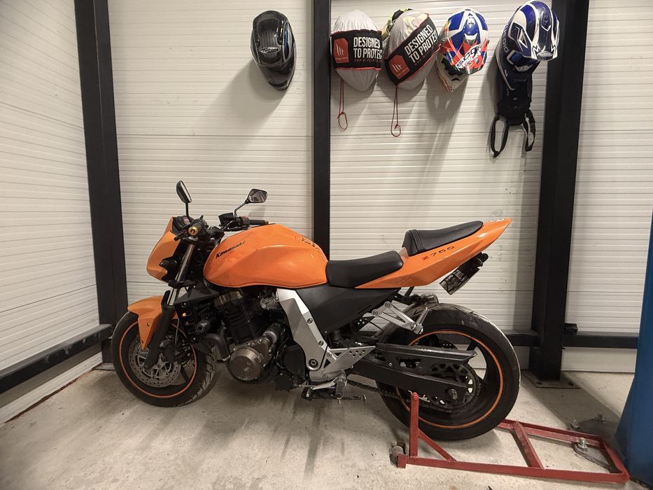 Kawasaki z750 2006 година БЛОКИРАЛ ДВИГАТЕЛ