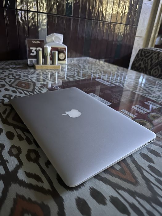 Macbook air sotiladi