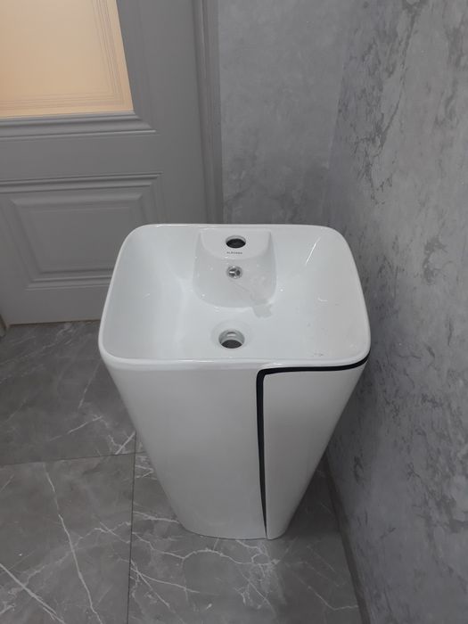 Раковина-пьедестал для ванной.