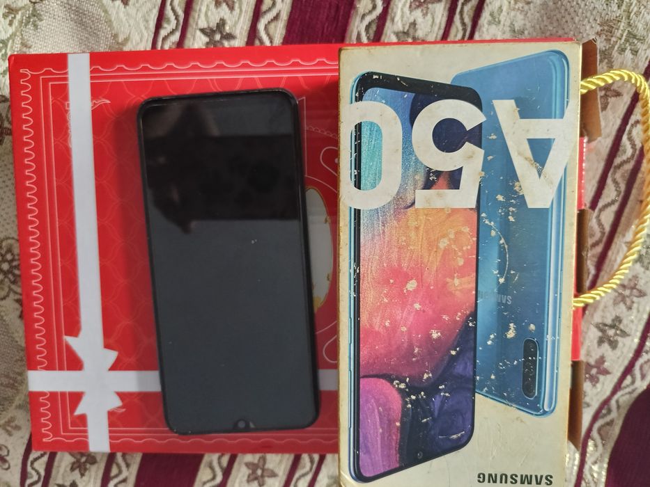 Продам сотвый телефон