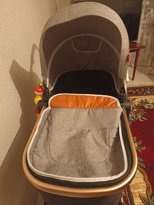Детская коляска, удобная.